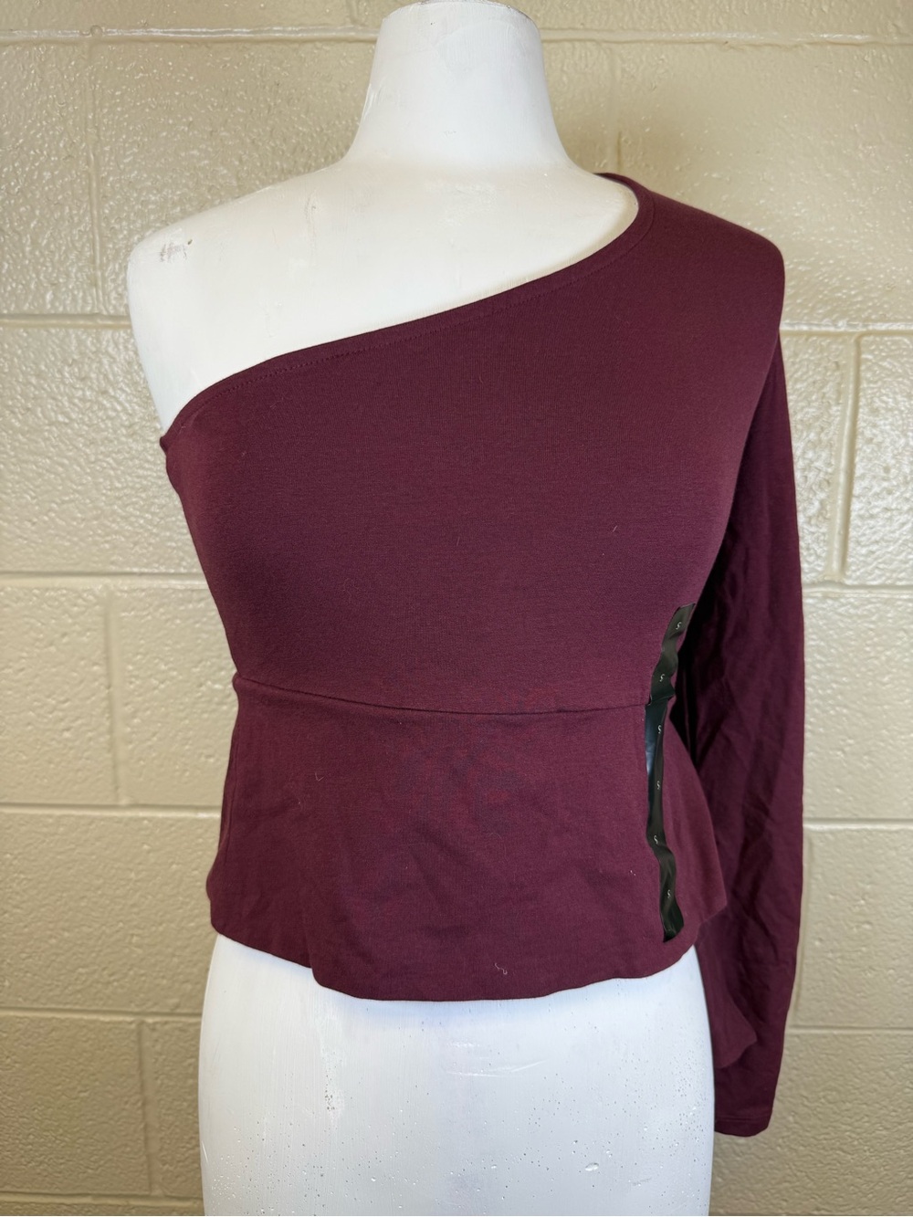 Banana Republic One-Shoulder Long Sleeve Top in Burgundy
